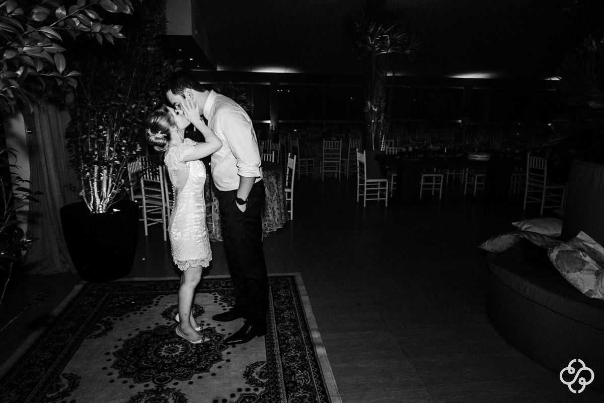 Balada de Casamento Pátio Venâncio em Joinville - SC | Fotógrafo de Casamento | Destination Wedding | Casamento no Campo | Casamento de Dia | Casamento ao Ar Livre |  Casamento Maíra e Rodrigo | www.rafaelsantosfotografia.com.br