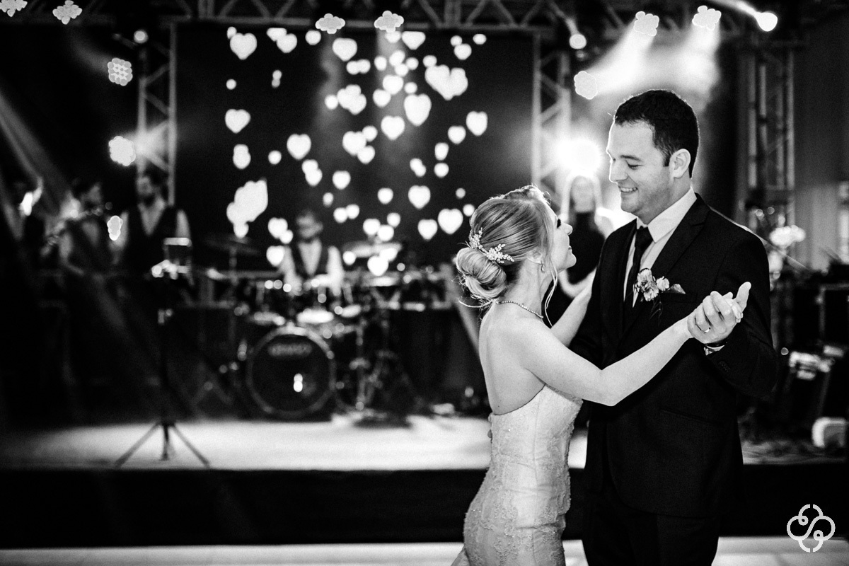 Valsa dos Noivos Pátio Venâncio em Joinville - SC | Fotógrafo de Casamento | Destination Wedding | Casamento no Campo | Casamento de Dia | Casamento ao Ar Livre |  Casamento Maíra e Rodrigo | www.rafaelsantosfotografia.com.br