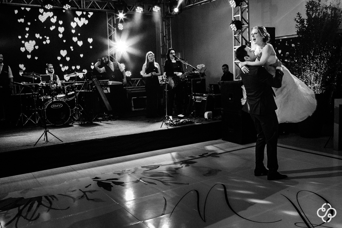 Valsa dos Noivos Pátio Venâncio em Joinville - SC | Fotógrafo de Casamento | Destination Wedding | Casamento no Campo | Casamento de Dia | Casamento ao Ar Livre |  Casamento Maíra e Rodrigo | www.rafaelsantosfotografia.com.br