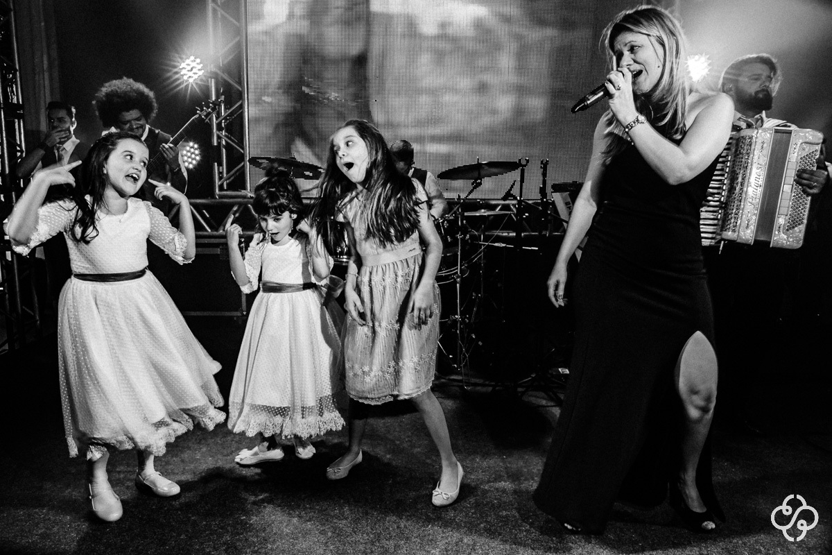 Balada de Casamento Pátio Venâncio em Joinville - SC | Fotógrafo de Casamento | Destination Wedding | Casamento no Campo | Casamento de Dia | Casamento ao Ar Livre |  Casamento Maíra e Rodrigo | www.rafaelsantosfotografia.com.br