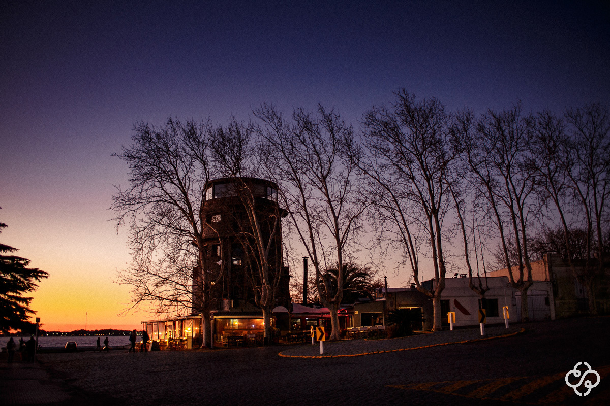 Pré Wedding | Ensaio Pré Casamento em Colônia Del Sacramento | Uruguai | Tais e Ricardo | Praia | Book Casal | Ensaio Casal | Fotógrafo de Casamento | Fotógrafo de Bodas | Parejas | www.rafaelsantosfotografia.com.br