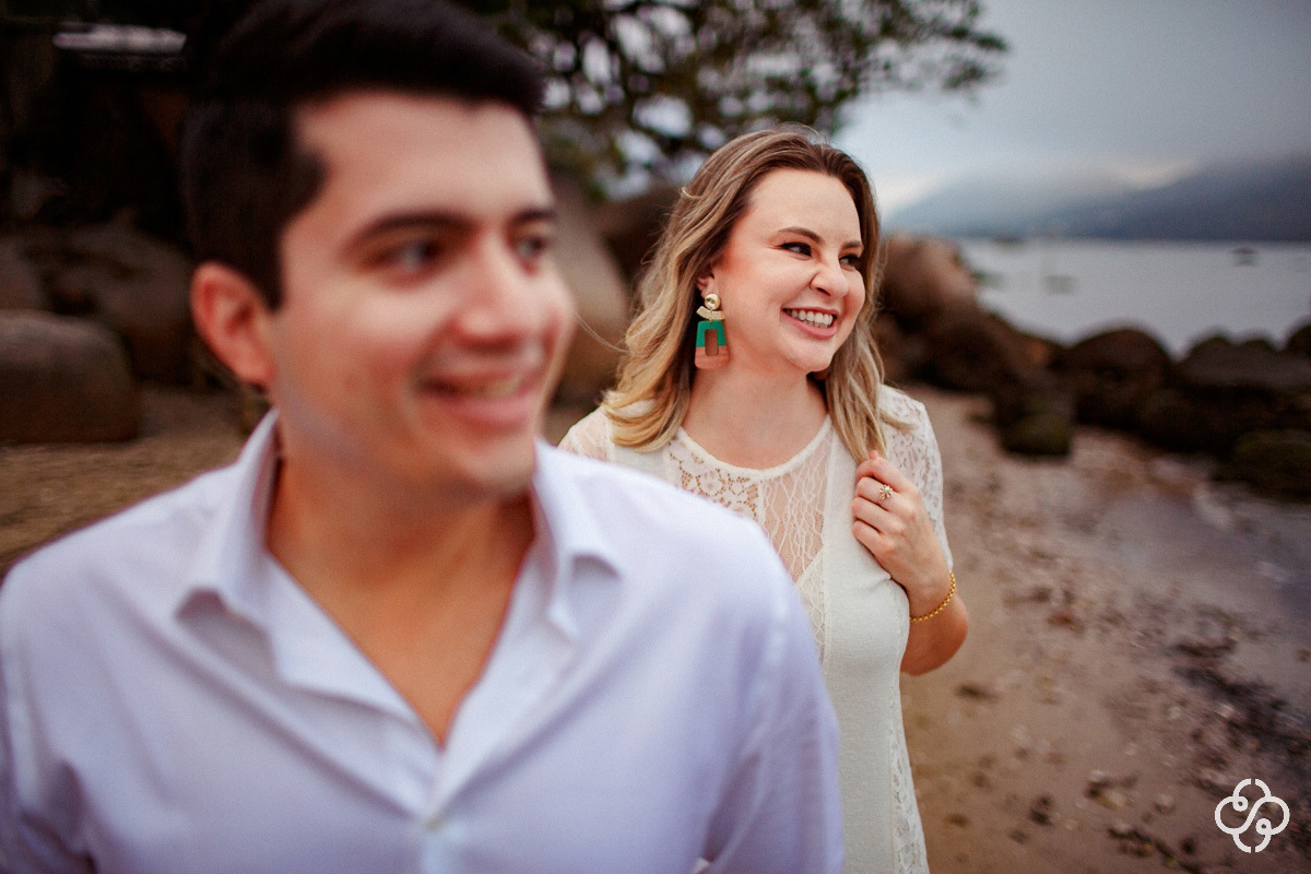 Pré Wedding | Ensaio Pré Casamento em Santo Antônio de Lisboa | Florianópolis - SC | Litoral Catarinense | Isabel e Daniel | Praia | Book Casal | Ensaio Casal | Fotógrafo de Casamento | Fotógrafo de Bodas | Parejas | www.rafaelsantosfotografia.com.br