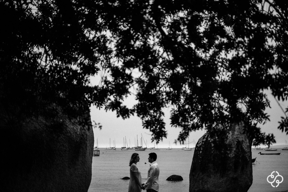 Pré Wedding | Ensaio Pré Casamento em Santo Antônio de Lisboa | Florianópolis - SC | Litoral Catarinense | Isabel e Daniel | Praia | Book Casal | Ensaio Casal | Fotógrafo de Casamento | Fotógrafo de Bodas | Parejas | www.rafaelsantosfotografia.com.br