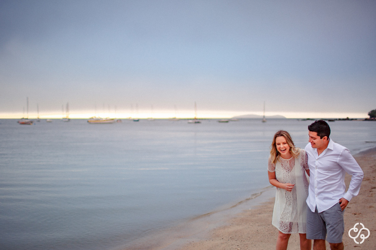 Pré Wedding | Ensaio Pré Casamento em Santo Antônio de Lisboa | Florianópolis - SC | Litoral Catarinense | Isabel e Daniel | Praia | Book Casal | Ensaio Casal | Fotógrafo de Casamento | Fotógrafo de Bodas | Parejas | www.rafaelsantosfotografia.com.br