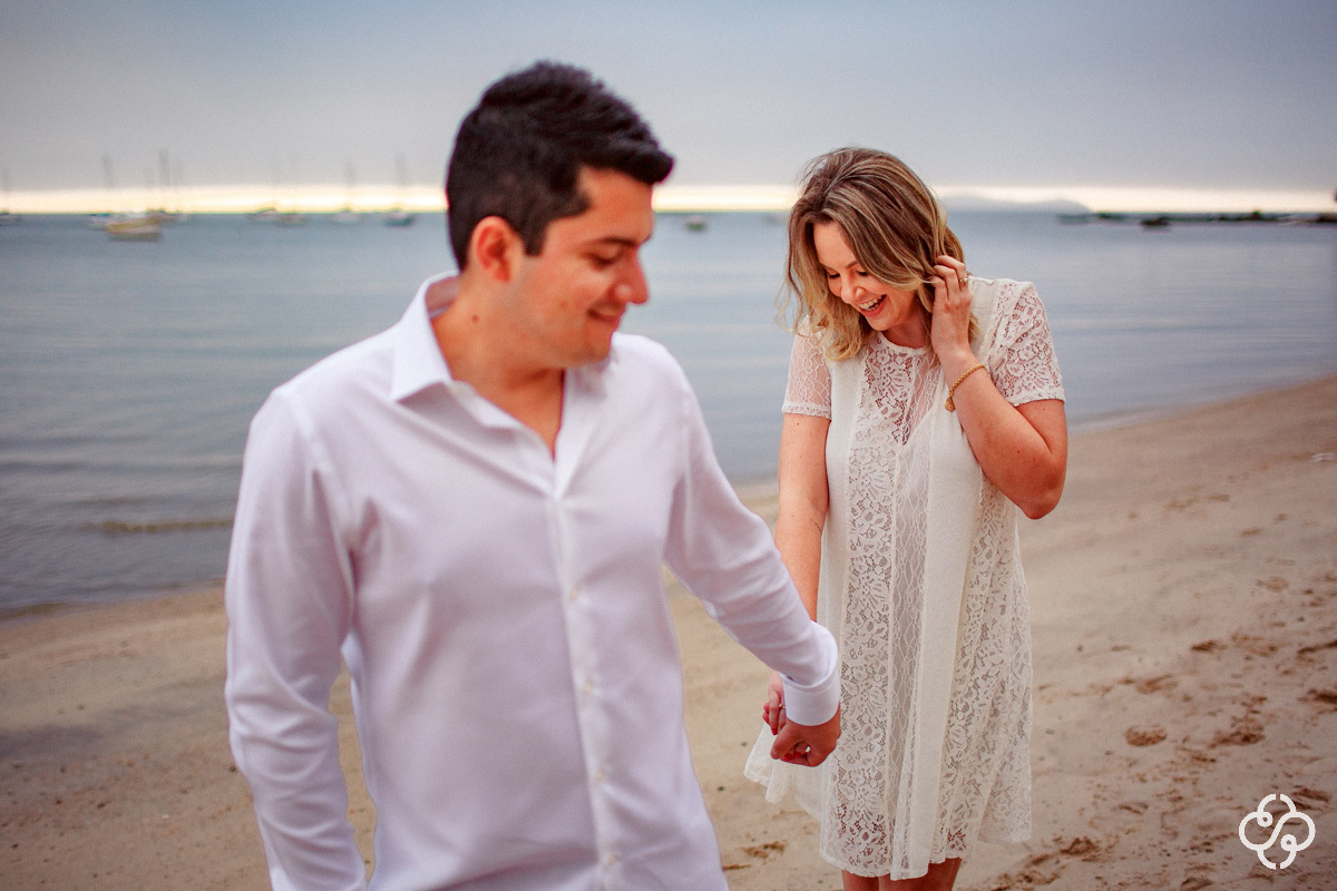 Pré Wedding | Ensaio Pré Casamento em Santo Antônio de Lisboa | Florianópolis - SC | Litoral Catarinense | Isabel e Daniel | Praia | Book Casal | Ensaio Casal | Fotógrafo de Casamento | Fotógrafo de Bodas | Parejas | www.rafaelsantosfotografia.com.br