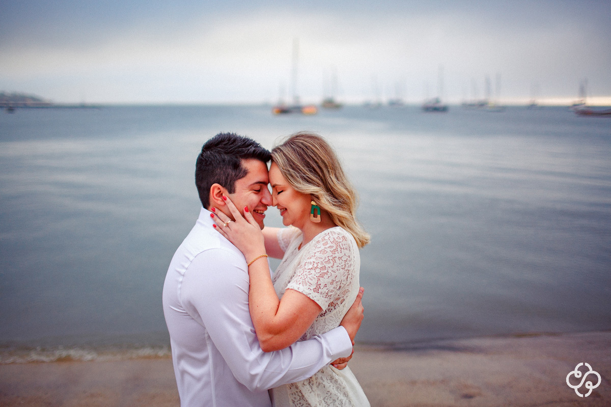Pré Wedding | Ensaio Pré Casamento em Santo Antônio de Lisboa | Florianópolis - SC | Litoral Catarinense | Isabel e Daniel | Praia | Book Casal | Ensaio Casal | Fotógrafo de Casamento | Fotógrafo de Bodas | Parejas | www.rafaelsantosfotografia.com.br