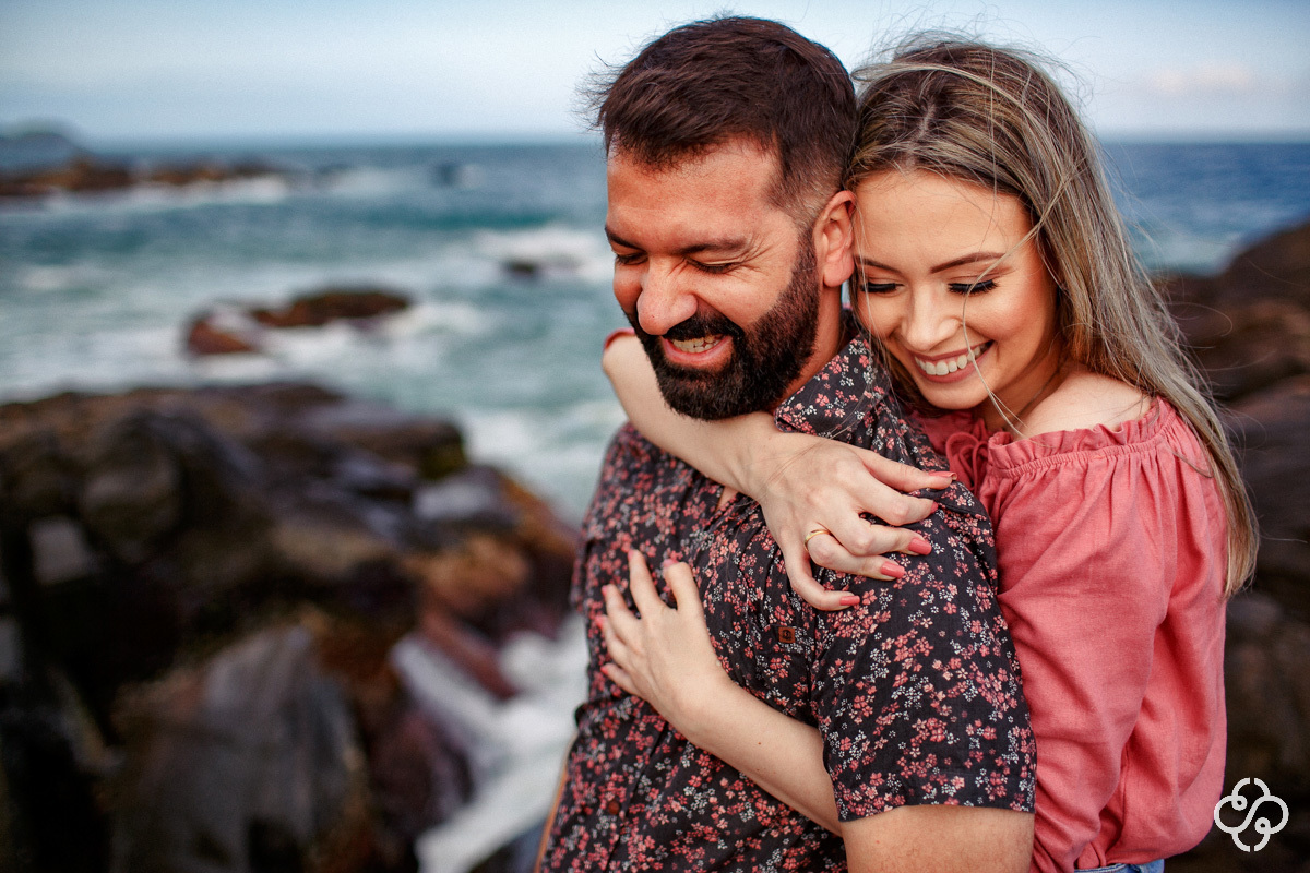 Pré Wedding | Ensaio Pré Casamento na Praia da Armação | Florianópolis - SC | Litoral Catarinense | Jessyka e Jonatas | Praia | Book Casal | Ensaio Casal | Fotógrafo de Casamento | Fotógrafo de Bodas | Parejas | www.rafaelsantosfotografia.com.br