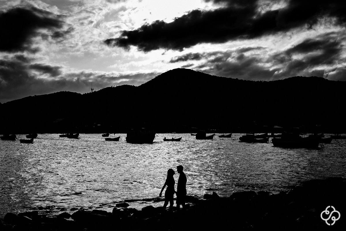 Pré Wedding | Ensaio Pré Casamento na Praia da Armação | Florianópolis - SC | Litoral Catarinense | Jessyka e Jonatas | Praia | Book Casal | Ensaio Casal | Fotógrafo de Casamento | Fotógrafo de Bodas | Parejas | www.rafaelsantosfotografia.com.br