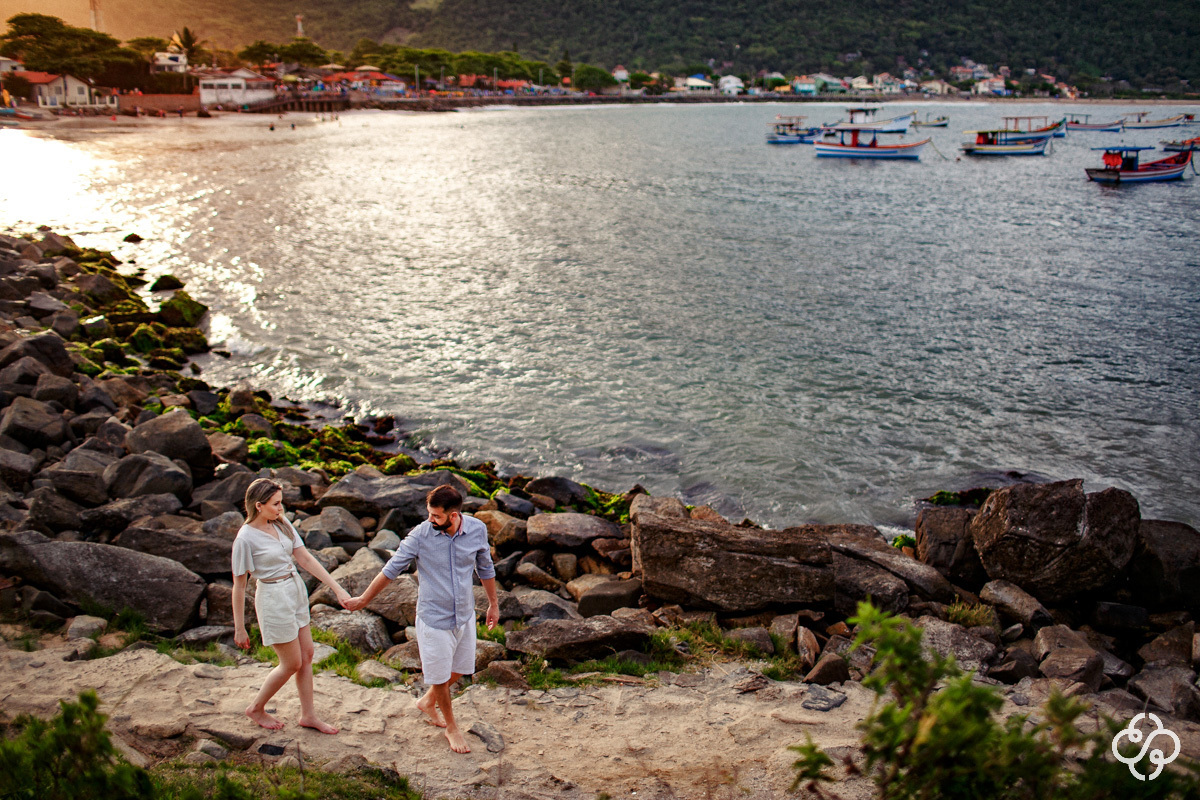 Pré Wedding | Ensaio Pré Casamento na Praia da Armação | Florianópolis - SC | Litoral Catarinense | Jessyka e Jonatas | Praia | Book Casal | Ensaio Casal | Fotógrafo de Casamento | Fotógrafo de Bodas | Parejas | www.rafaelsantosfotografia.com.br