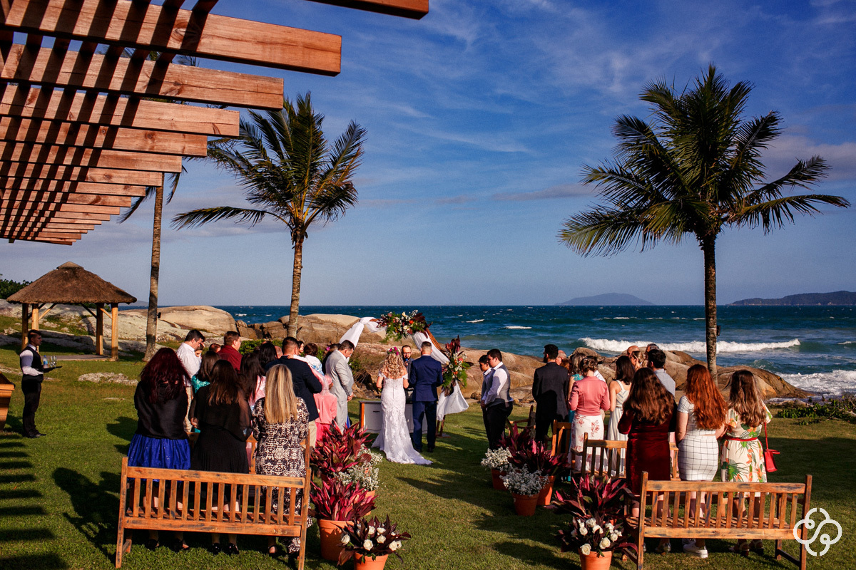 Cerimônia de Casamento Pousada Atalaia do Mariscal em Bombinhas - SC | Fotógrafo de Casamento | Destination Wedding | Casamento na Praia | Casamento de Dia | Casamento ao Ar Livre |  Casamento Luly e Júnior | www.rafaelsantosfotografia.com.