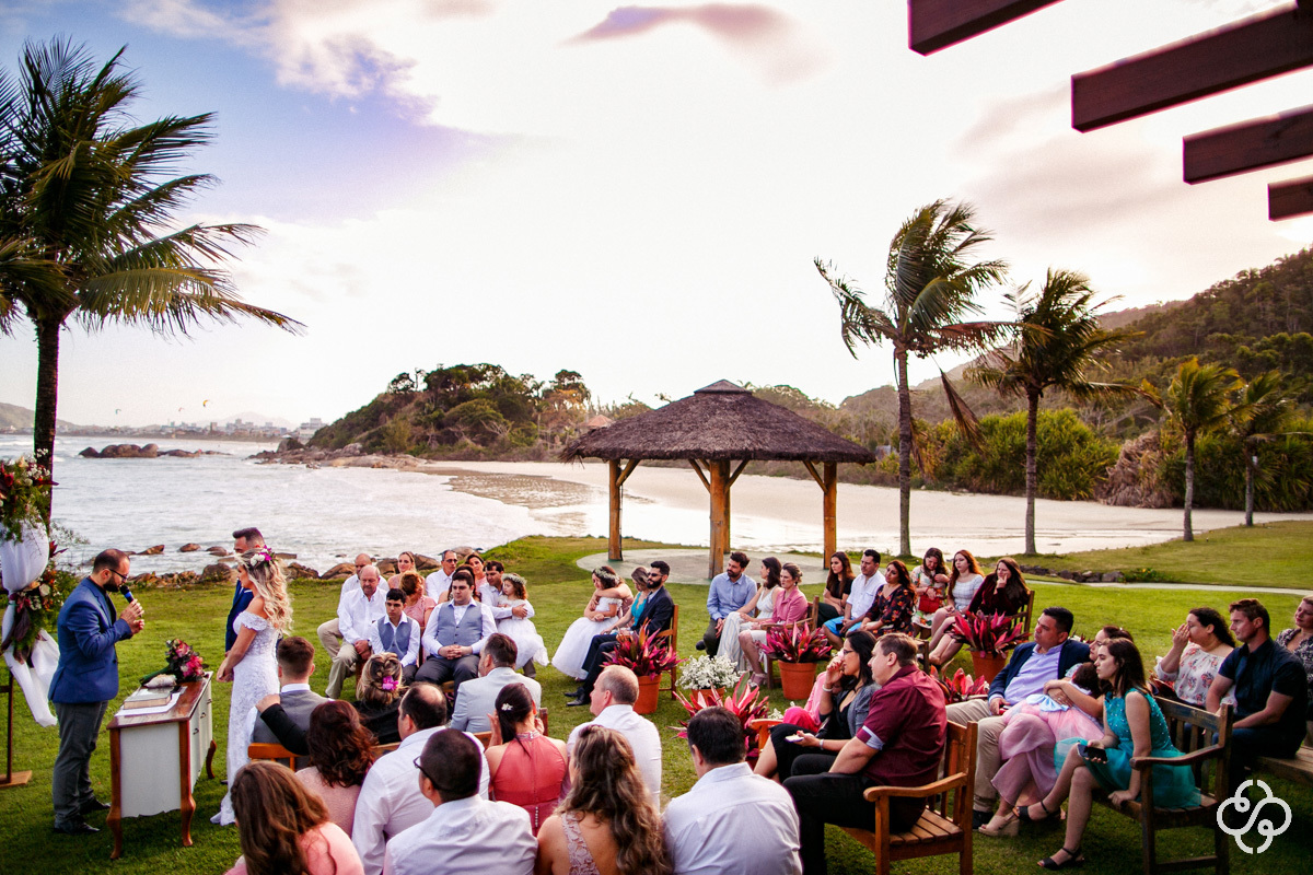 Cerimônia de Casamento Pousada Atalaia do Mariscal em Bombinhas - SC | Fotógrafo de Casamento | Destination Wedding | Casamento na Praia | Casamento de Dia | Casamento ao Ar Livre |  Casamento Luly e Júnior | www.rafaelsantosfotografia.com.