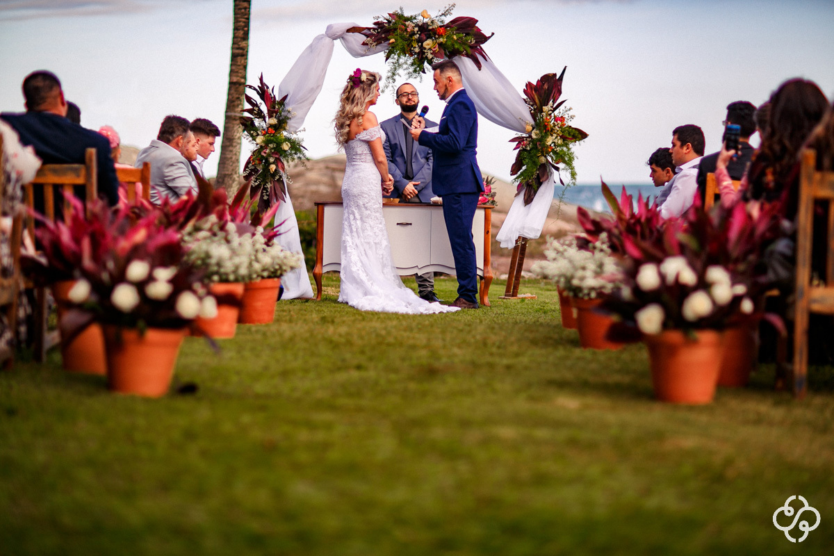 Cerimônia de Casamento Pousada Atalaia do Mariscal em Bombinhas - SC | Fotógrafo de Casamento | Destination Wedding | Casamento na Praia | Casamento de Dia | Casamento ao Ar Livre |  Casamento Luly e Júnior | www.rafaelsantosfotografia.com.