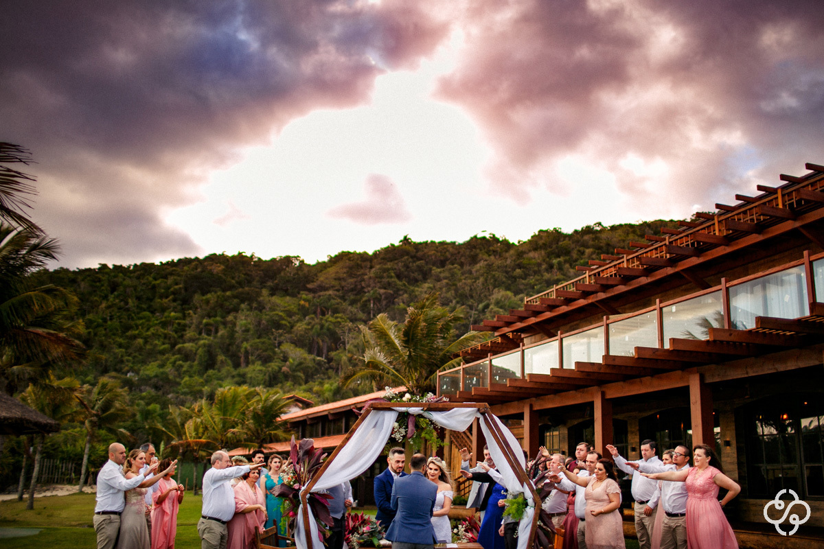 Cerimônia de Casamento Pousada Atalaia do Mariscal em Bombinhas - SC | Fotógrafo de Casamento | Destination Wedding | Casamento na Praia | Casamento de Dia | Casamento ao Ar Livre |  Casamento Luly e Júnior | www.rafaelsantosfotografia.com.