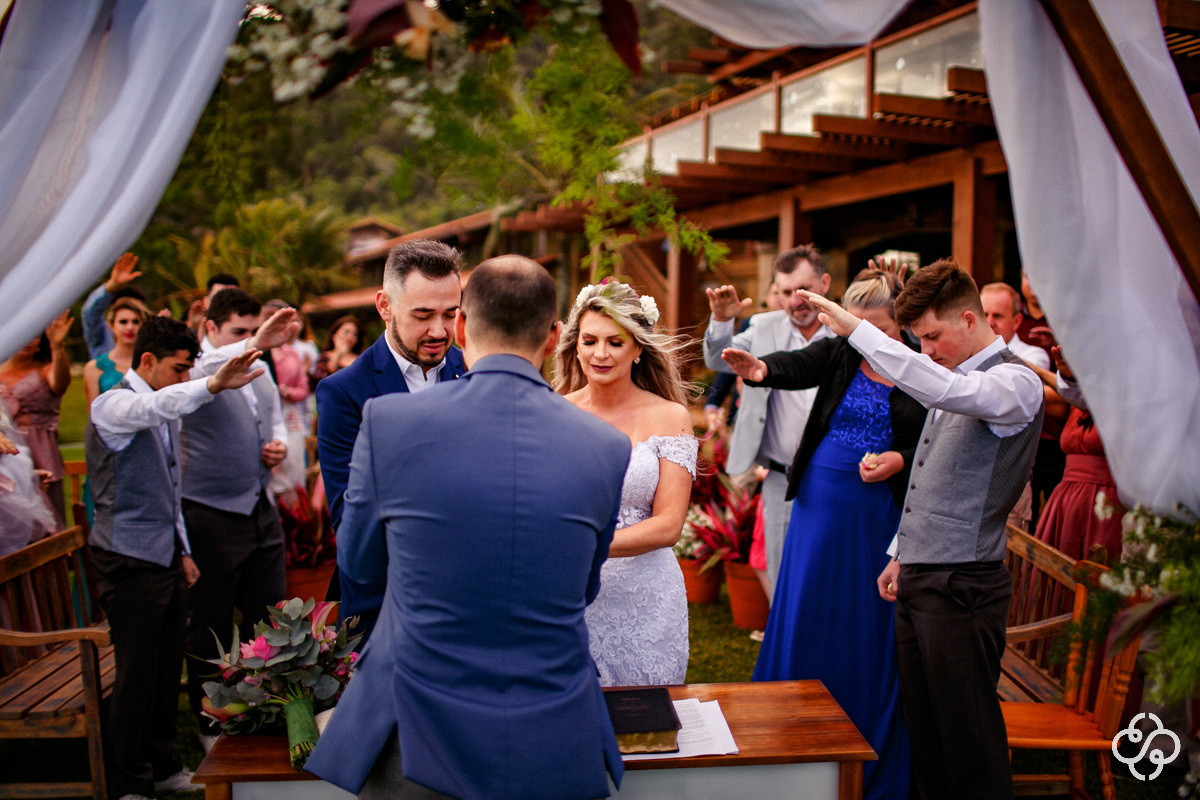 Cerimônia de Casamento Pousada Atalaia do Mariscal em Bombinhas - SC | Fotógrafo de Casamento | Destination Wedding | Casamento na Praia | Casamento de Dia | Casamento ao Ar Livre |  Casamento Luly e Júnior | www.rafaelsantosfotografia.com.
