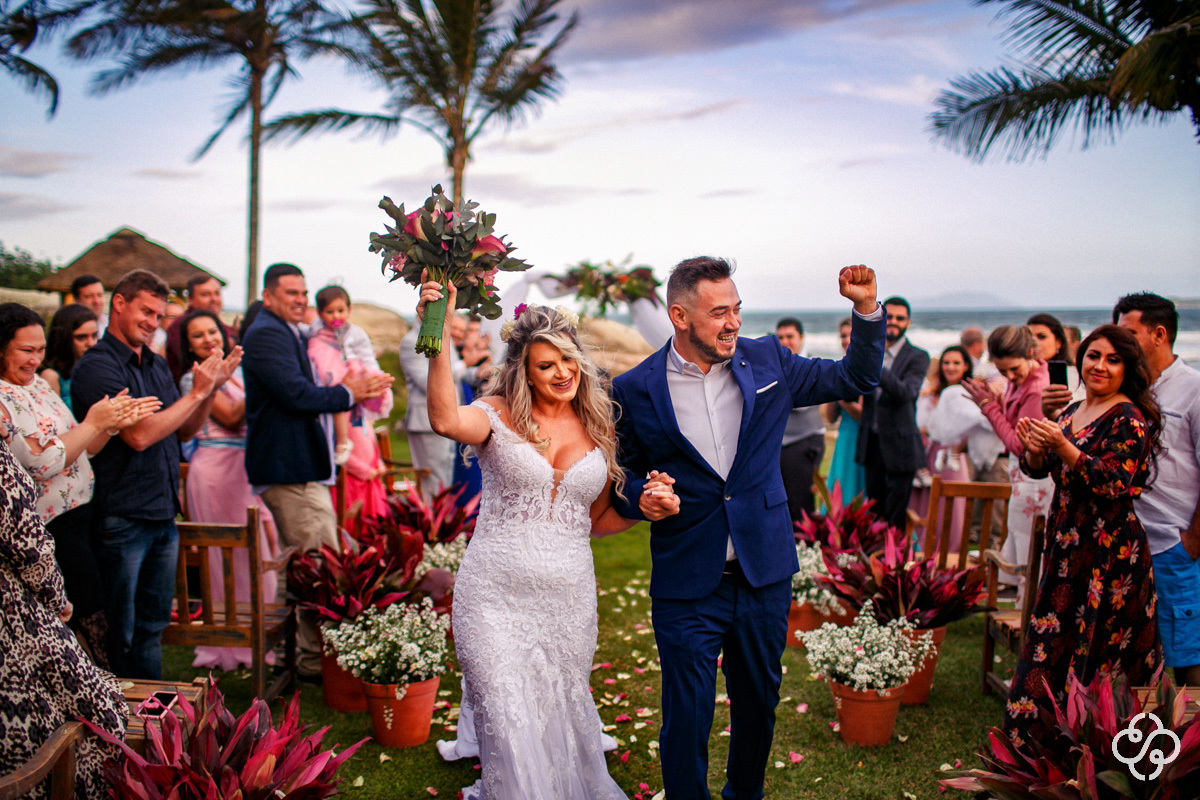 Cerimônia de Casamento Pousada Atalaia do Mariscal em Bombinhas - SC | Fotógrafo de Casamento | Destination Wedding | Casamento na Praia | Casamento de Dia | Casamento ao Ar Livre |  Casamento Luly e Júnior | www.rafaelsantosfotografia.com.