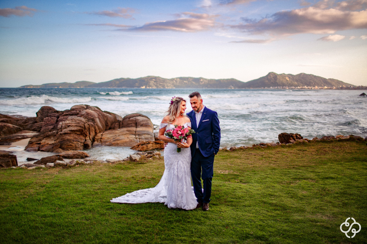 Cerimônia de Casamento Pousada Atalaia do Mariscal em Bombinhas - SC | Fotógrafo de Casamento | Destination Wedding | Casamento na Praia | Casamento de Dia | Casamento ao Ar Livre |  Casamento Luly e Júnior | www.rafaelsantosfotografia.com.
