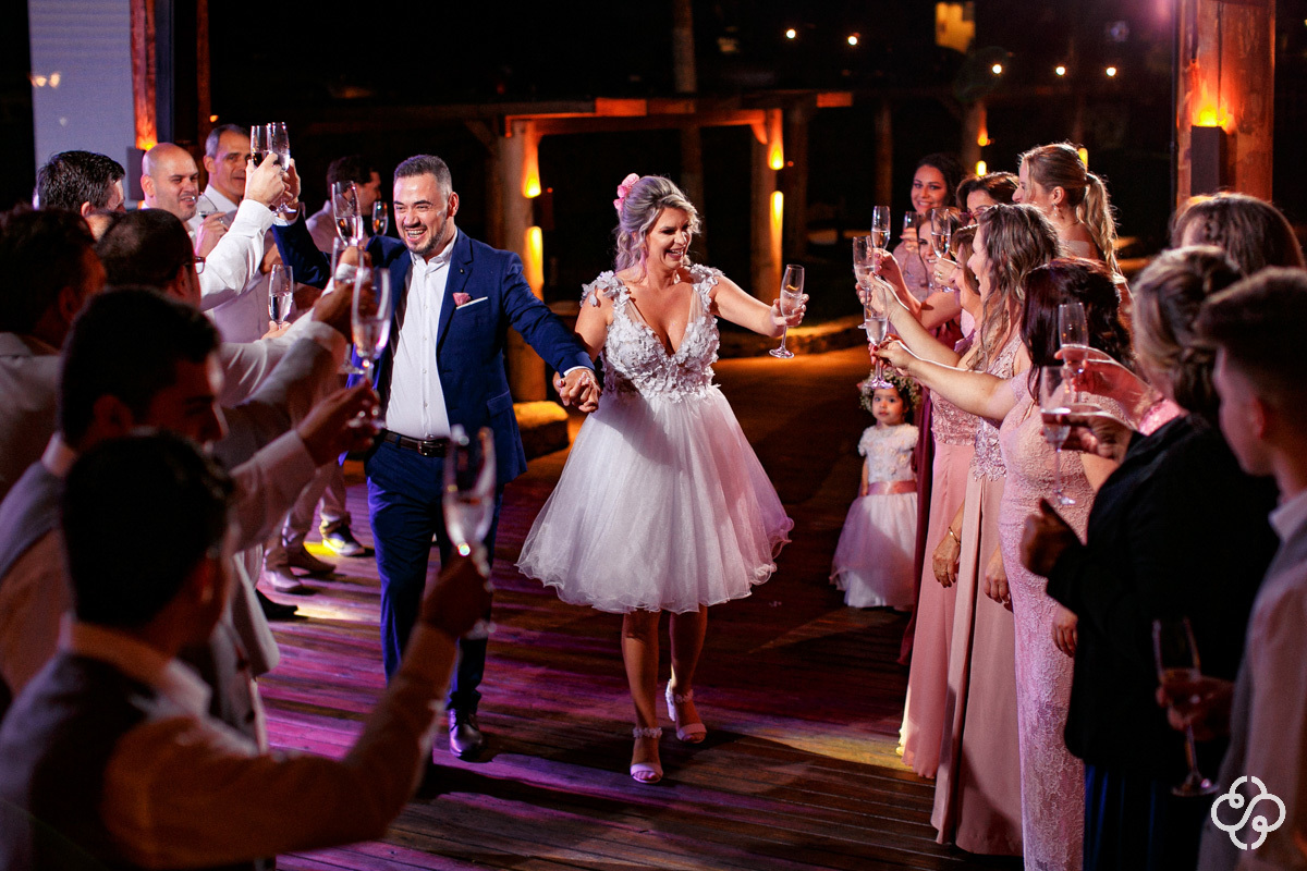 Balada de Casamento Pousada Atalaia do Mariscal em Bombinhas - SC | Fotógrafo de Casamento | Destination Wedding | Casamento na Praia | Casamento de Dia | Casamento ao Ar Livre |  Casamento Luly e Júnior | www.rafaelsantosfotografia.com.