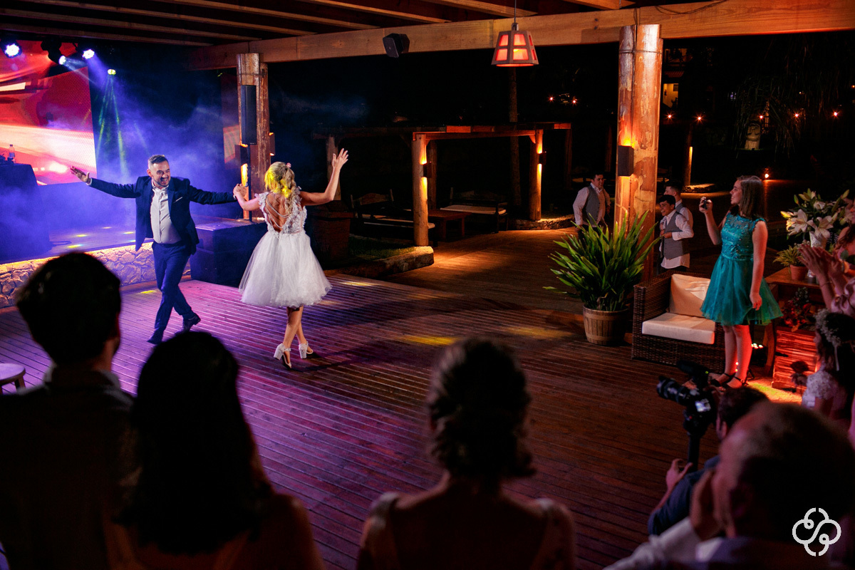 Balada de Casamento Pousada Atalaia do Mariscal em Bombinhas - SC | Fotógrafo de Casamento | Destination Wedding | Casamento na Praia | Casamento de Dia | Casamento ao Ar Livre |  Casamento Luly e Júnior | www.rafaelsantosfotografia.com.