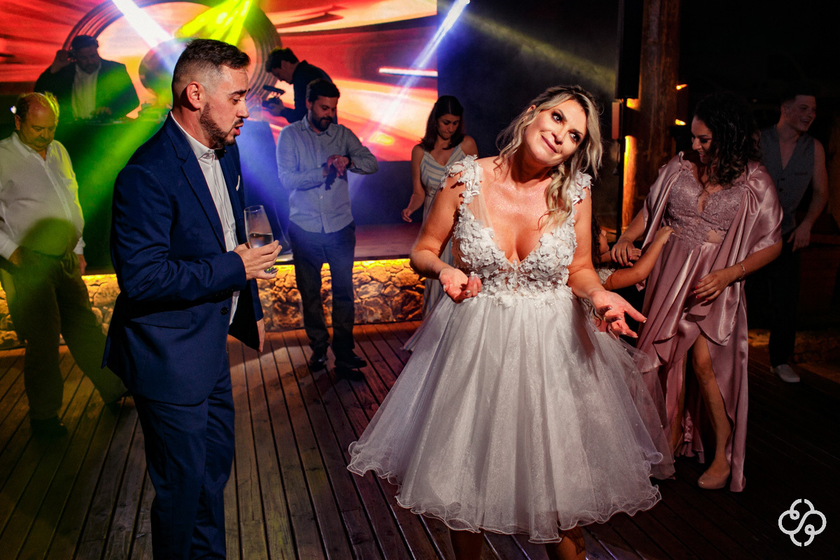 Balada de Casamento Pousada Atalaia do Mariscal em Bombinhas - SC | Fotógrafo de Casamento | Destination Wedding | Casamento na Praia | Casamento de Dia | Casamento ao Ar Livre |  Casamento Luly e Júnior | www.rafaelsantosfotografia.com.