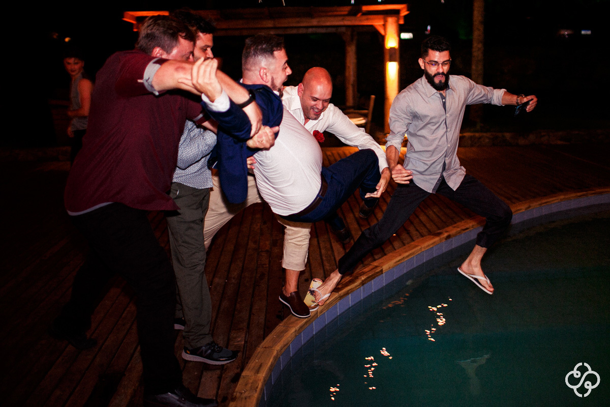 Balada de Casamento Pousada Atalaia do Mariscal em Bombinhas - SC | Fotógrafo de Casamento | Destination Wedding | Casamento na Praia | Casamento de Dia | Casamento ao Ar Livre |  Casamento Luly e Júnior | www.rafaelsantosfotografia.com.