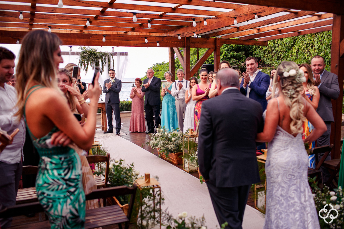 Cerimônia de Casamento Restaurante Casa da Praia em Bombinhas - SC | Fotógrafo de Casamento | Destination Wedding | Casamento na Praia | Casamento de Dia | Casamento ao Ar Livre |  Casamento Adi e Edilson | www.rafaelsantosfotografia.com.