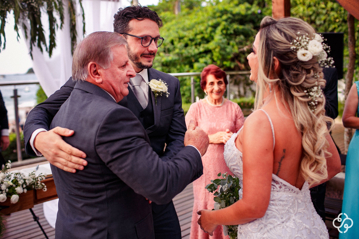 Cerimônia de Casamento Restaurante Casa da Praia em Bombinhas - SC | Fotógrafo de Casamento | Destination Wedding | Casamento na Praia | Casamento de Dia | Casamento ao Ar Livre |  Casamento Adi e Edilson | www.rafaelsantosfotografia.com.