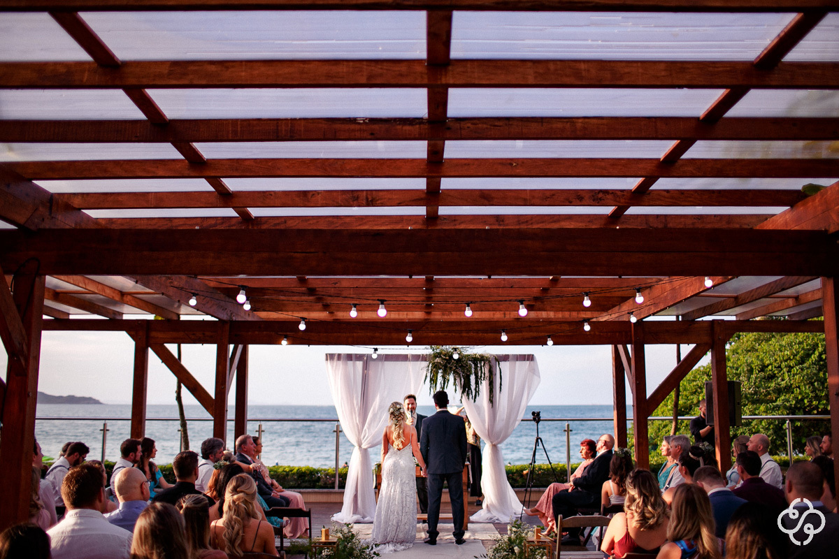 Cerimônia de Casamento Restaurante Casa da Praia em Bombinhas - SC | Fotógrafo de Casamento | Destination Wedding | Casamento na Praia | Casamento de Dia | Casamento ao Ar Livre |  Casamento Adi e Edilson | www.rafaelsantosfotografia.com.