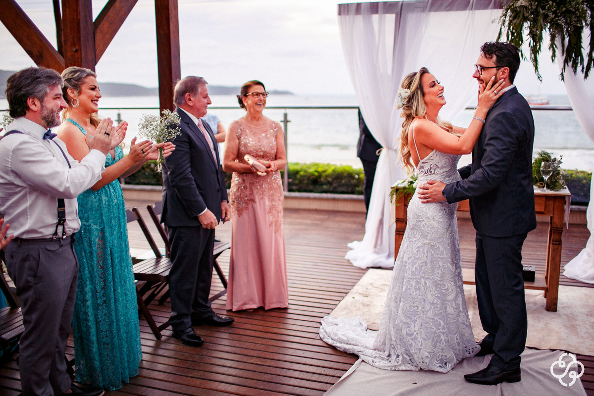 Cerimônia de Casamento Restaurante Casa da Praia em Bombinhas - SC | Fotógrafo de Casamento | Destination Wedding | Casamento na Praia | Casamento de Dia | Casamento ao Ar Livre |  Casamento Adi e Edilson | www.rafaelsantosfotografia.com.