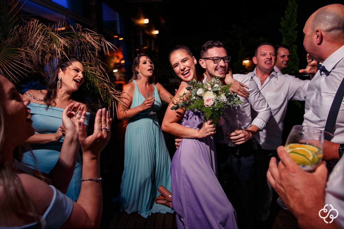Balada de Casamento Restaurante Casa da Praia em Bombinhas - SC | Fotógrafo de Casamento | Destination Wedding | Casamento na Praia | Casamento de Dia | Casamento ao Ar Livre |  Casamento Adi e Edilson | www.rafaelsantosfotografia.com.
