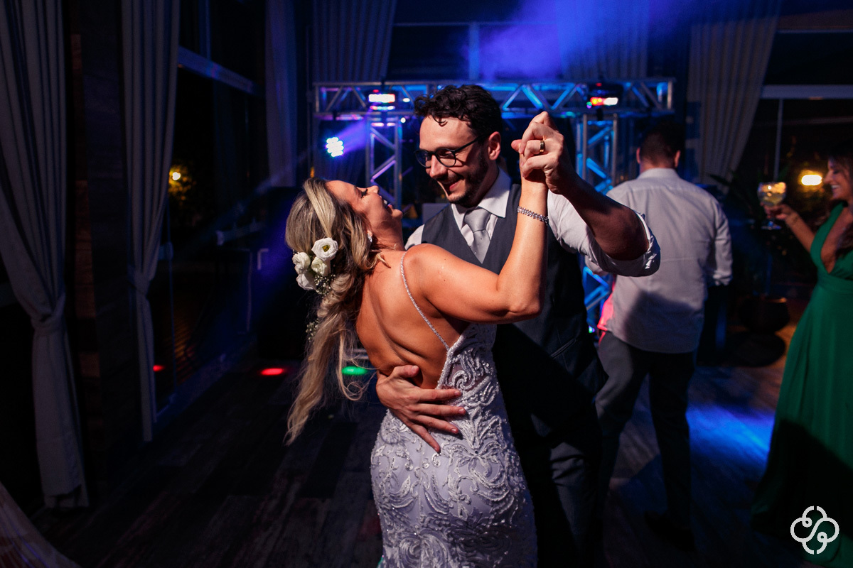 Balada de Casamento Restaurante Casa da Praia em Bombinhas - SC | Fotógrafo de Casamento | Destination Wedding | Casamento na Praia | Casamento de Dia | Casamento ao Ar Livre |  Casamento Adi e Edilson | www.rafaelsantosfotografia.com.