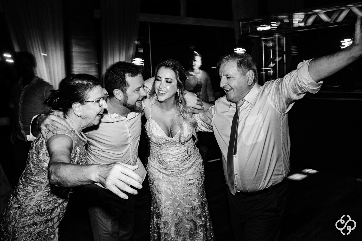 Balada de Casamento Restaurante Casa da Praia em Bombinhas - SC | Fotógrafo de Casamento | Destination Wedding | Casamento na Praia | Casamento de Dia | Casamento ao Ar Livre |  Casamento Adi e Edilson | www.rafaelsantosfotografia.com.