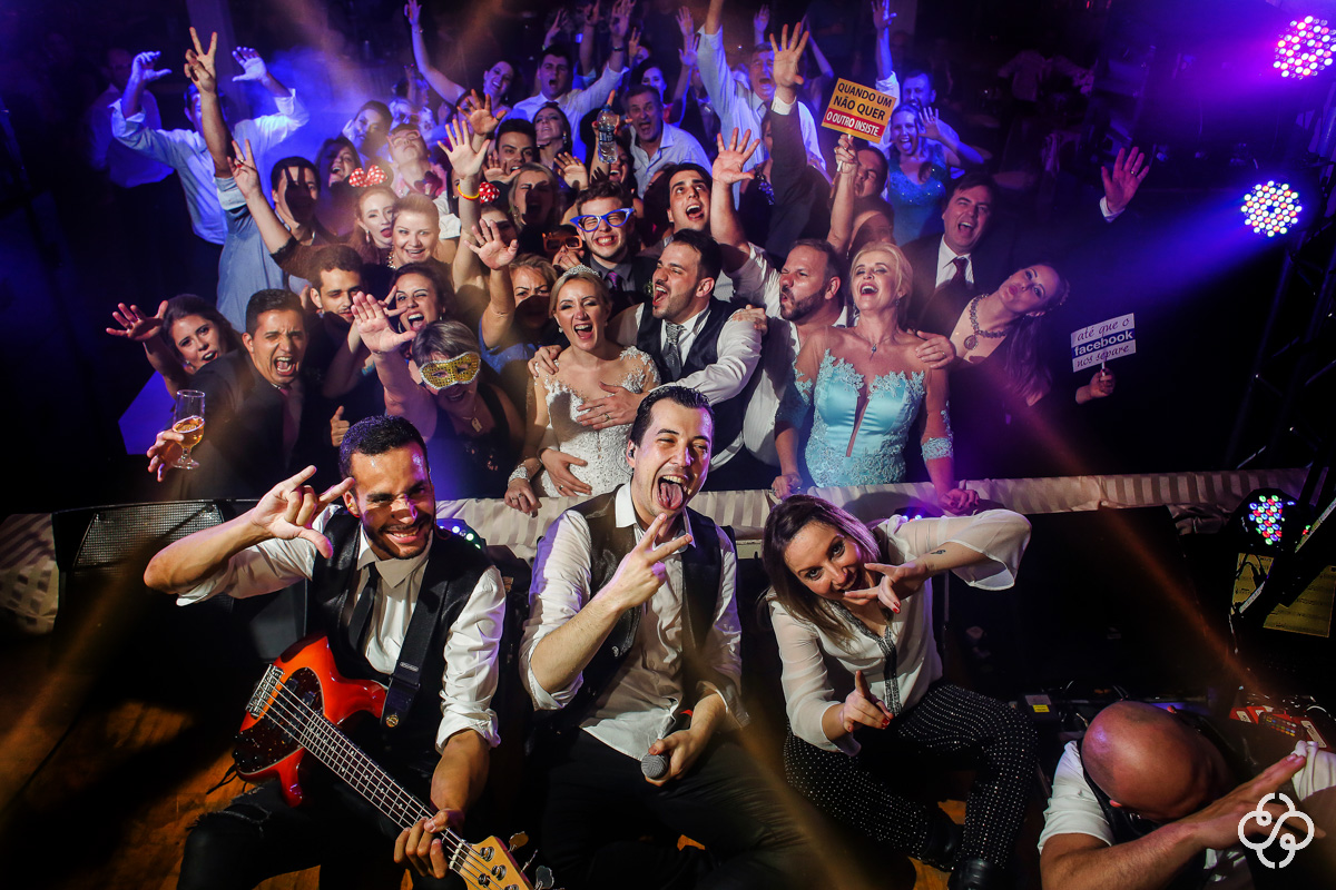 noivos no fim da festa