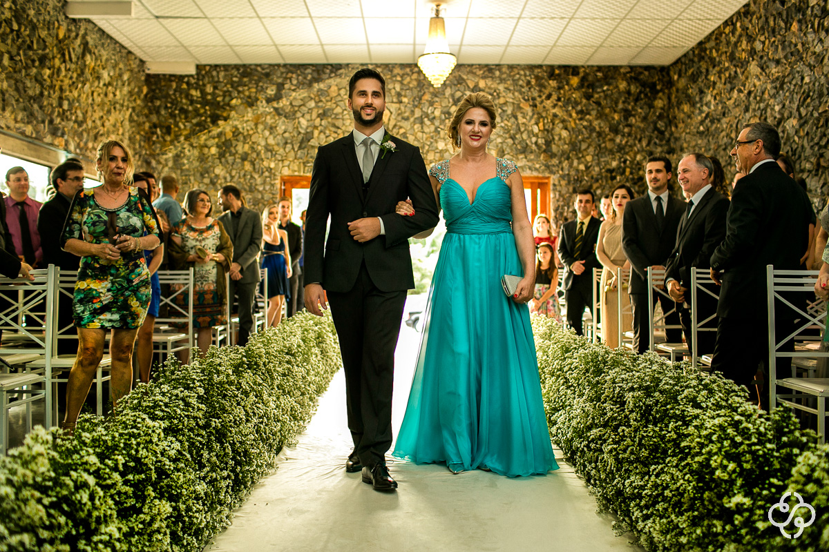 Cerimônia de Casamento de Dia | Entrada Noivo| Casamento Indaiá Restaurante | Itapema - SC | Fotógrafo de Casamento | Foto de Casamento | Fotógrafo Destination Wedding | |Fotógrafo de Casamento SC | Destino de Casamento | www.rafaelsantosfotografia.com.br