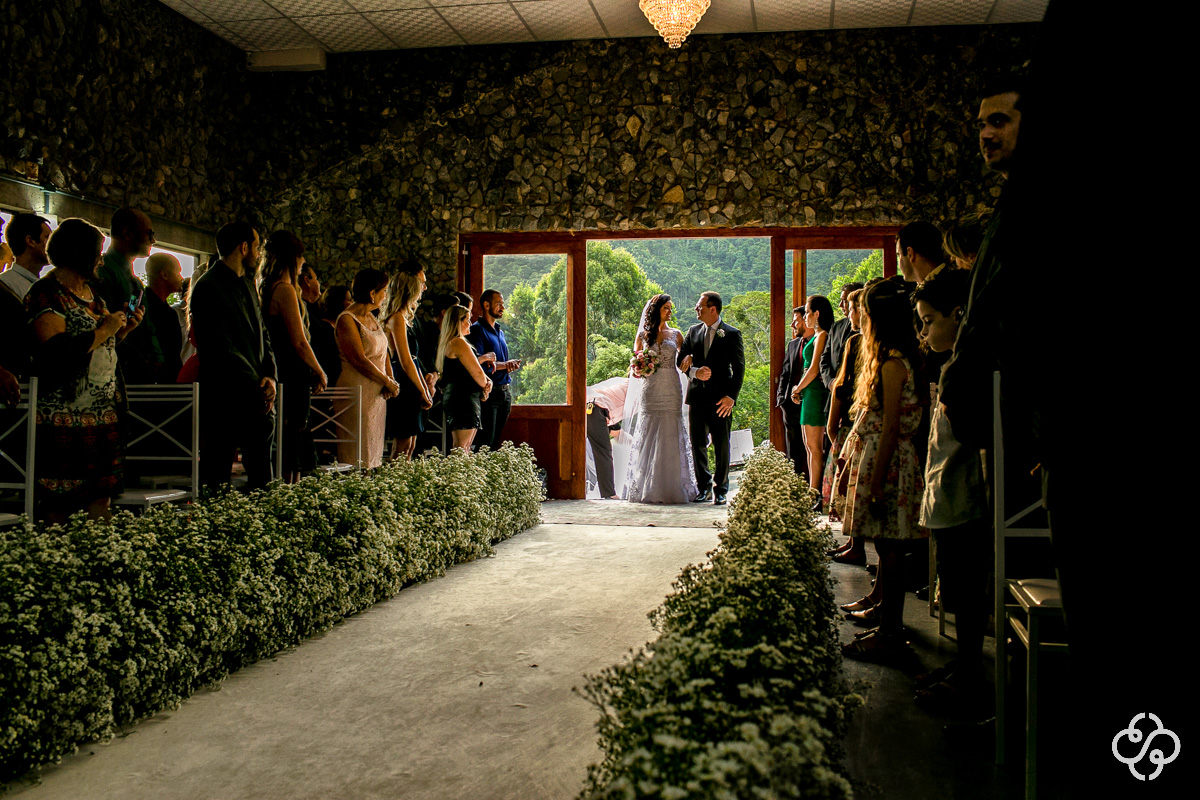 Cerimônia de Casamento de Dia | Entrada Noiva| Casamento Indaiá Restaurante | Itapema - SC | Fotógrafo de Casamento | Foto de Casamento | Fotógrafo Destination Wedding | |Fotógrafo de Casamento SC | Destino de Casamento | www.rafaelsantosfotografia.com.br