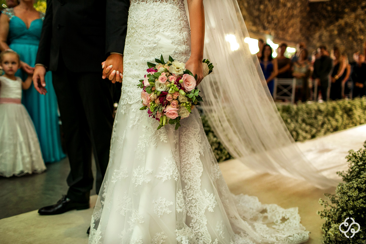 Cerimônia de Casamento de Dia | Buquê Lindo | Casamento Indaiá Restaurante | Itapema - SC | Fotógrafo de Casamento | Foto de Casamento | Fotógrafo Destination Wedding | |Fotógrafo de Casamento SC | Destino de Casamento | www.rafaelsantosfotografia.com.br