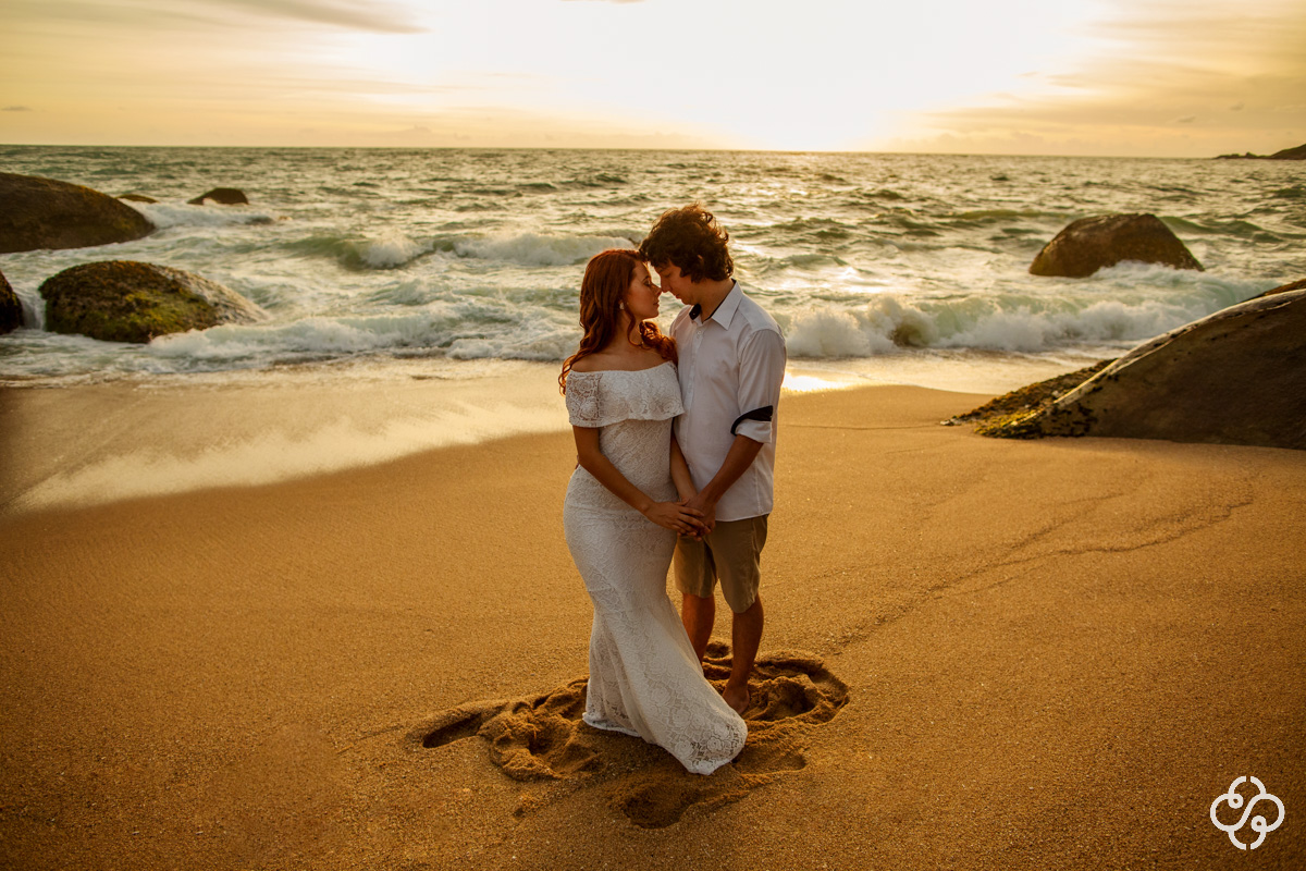 Pré Casamento Nascer do Sol | Balneário Camboriú - SC | Praia Taquaras | Naiara e João Paulo | Book Casal | Fotógrafo de Casamento | Fotógrafo de Bodas | Parejas | www.rafaelsantosfotografia.com.br