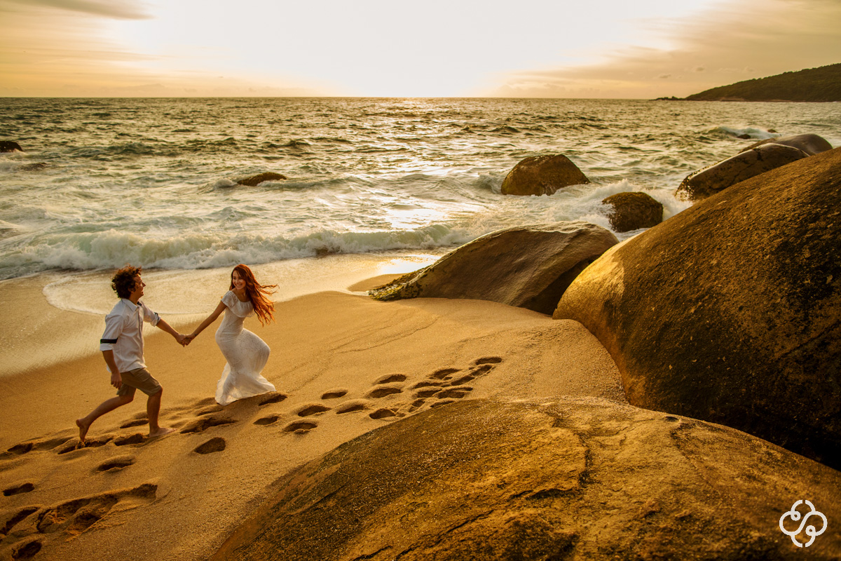 Pré Casamento Nascer do Sol | Balneário Camboriú - SC | Praia Taquaras | Naiara e João Paulo | Book Casal | Fotógrafo de Casamento | Fotógrafo de Bodas | Parejas | www.rafaelsantosfotografia.com.br