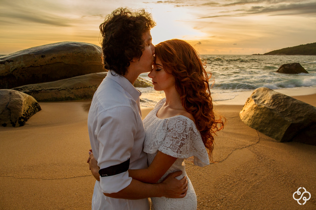 Pré Casamento Nascer do Sol | Balneário Camboriú - SC | Praia Taquaras | Naiara e João Paulo | Book Casal | Fotógrafo de Casamento | Fotógrafo de Bodas | Parejas | www.rafaelsantosfotografia.com.br