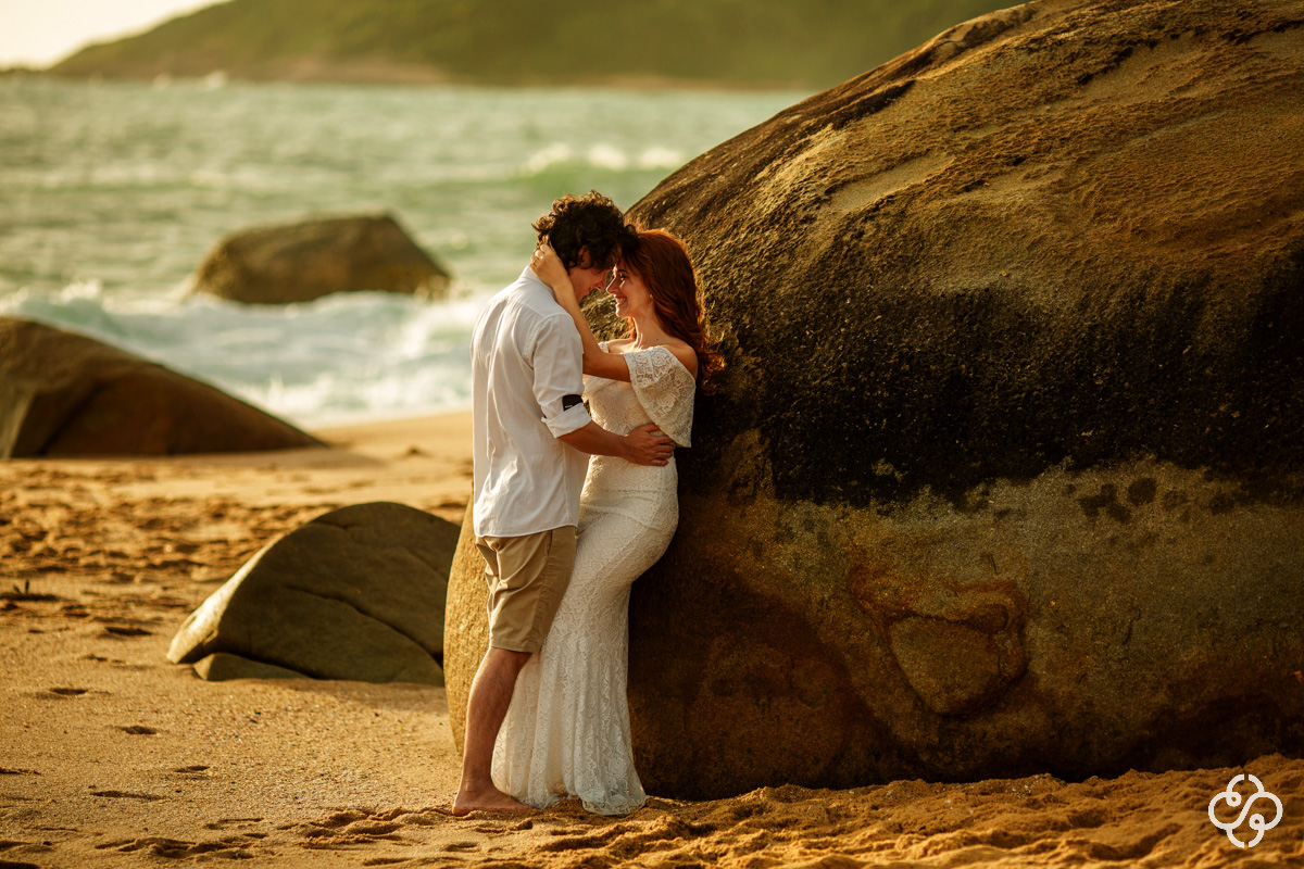 Pré Casamento Nascer do Sol | Balneário Camboriú - SC | Praia Taquaras | Naiara e João Paulo | Book Casal | Fotógrafo de Casamento | Fotógrafo de Bodas | Parejas | www.rafaelsantosfotografia.com.br