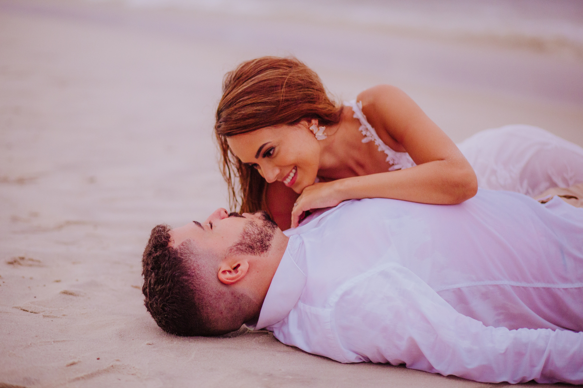 Ensaio de Casal no fim de tarde na Praia no Rio de Janeiro