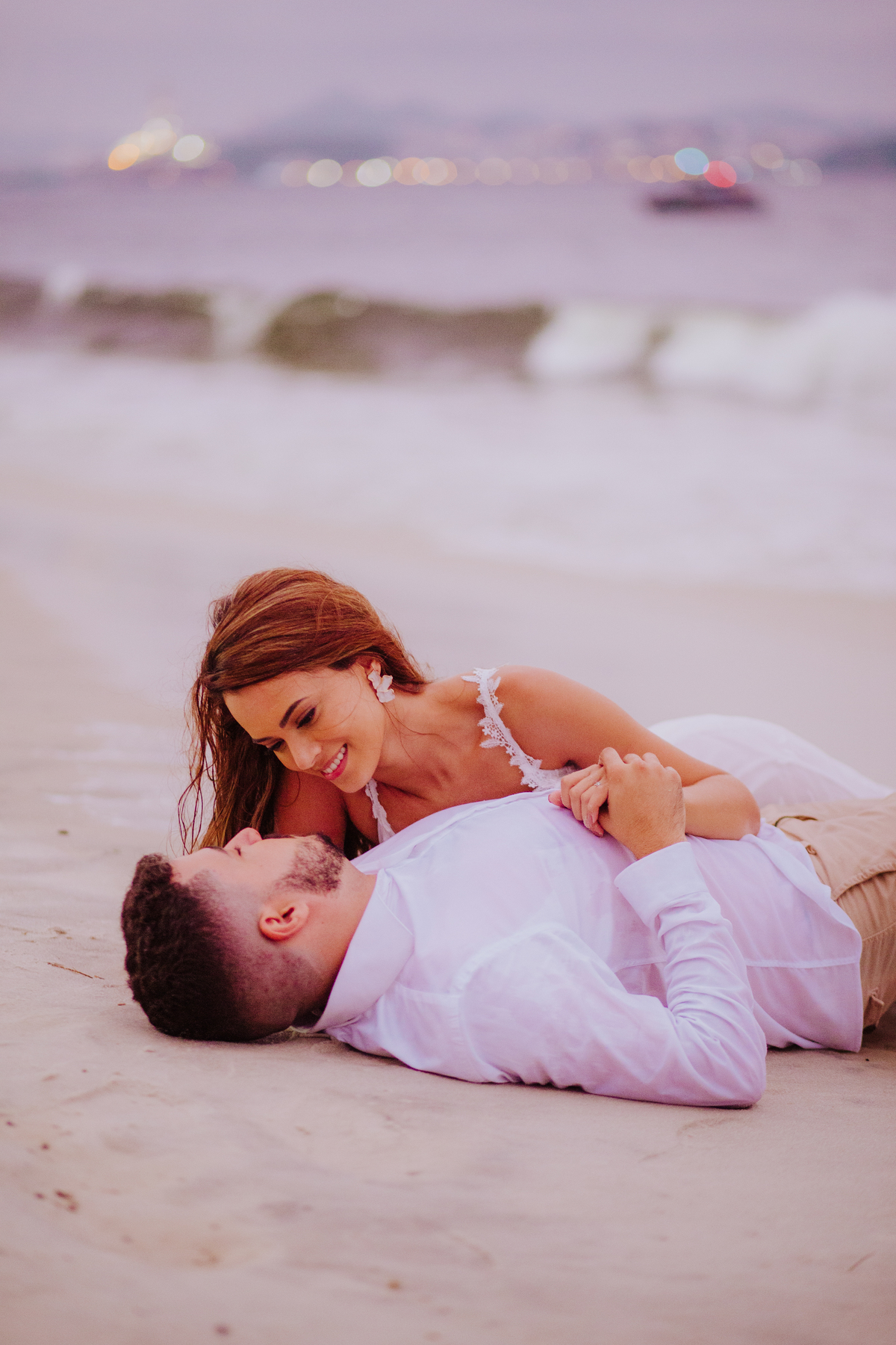 Ensaio de Casal no fim de tarde na Praia no Rio de Janeiro