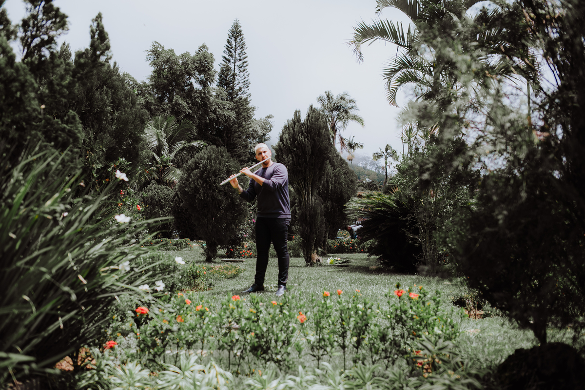 Flautista Cemitério Parque da Colina em Niterói