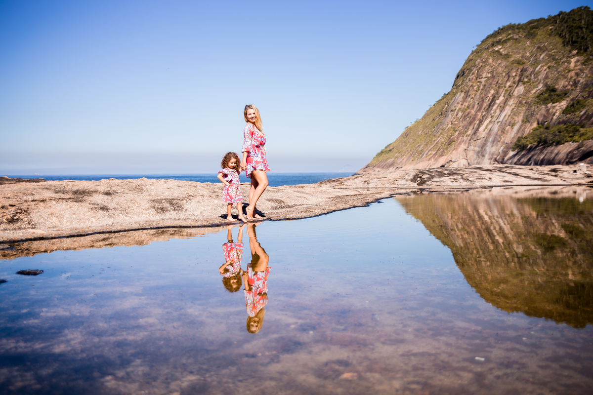 Ensaio de Família na Praia de Itacoatiara