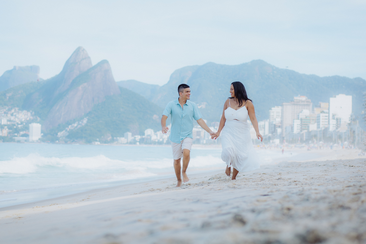 Ensaio Pré Wedding na praia do Arpoador - RJ