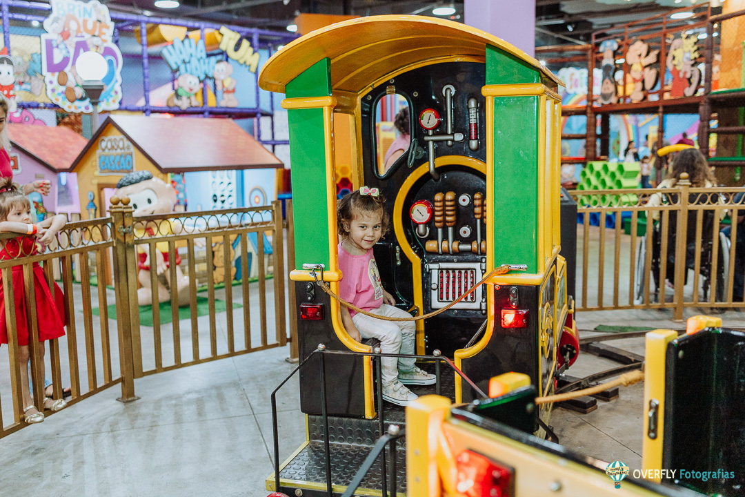Fotógrafo de Festas Infantis no Rio de Janeiro

Se você está em busca de eternizar os momentos mágicos de aniversário no Rio de Janeiro, você está no lugar certo! Como fotógrafo especializado em festas infantis, minha missão é transformar cada instante em