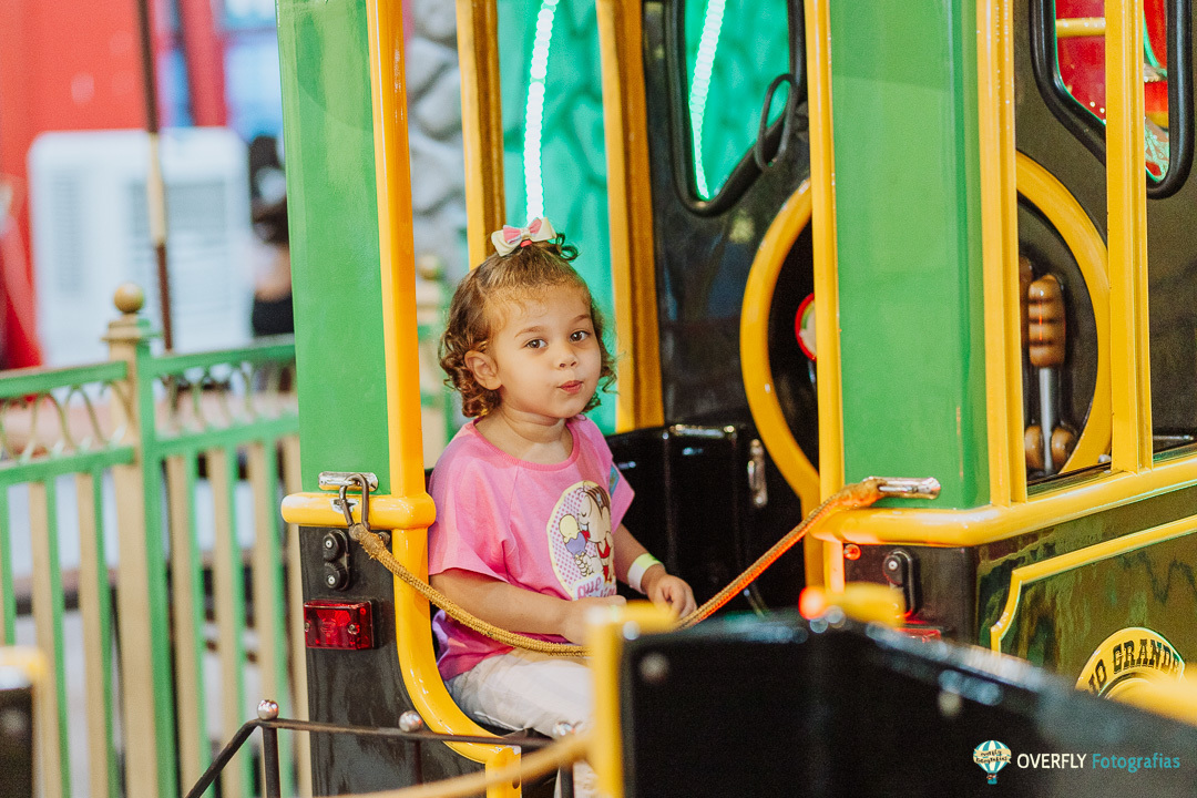 Fotógrafo de Festas Infantis no Rio de Janeiro

Se você está em busca de eternizar os momentos mágicos de aniversário no Rio de Janeiro, você está no lugar certo! Como fotógrafo especializado em festas infantis, minha missão é transformar cada instante em