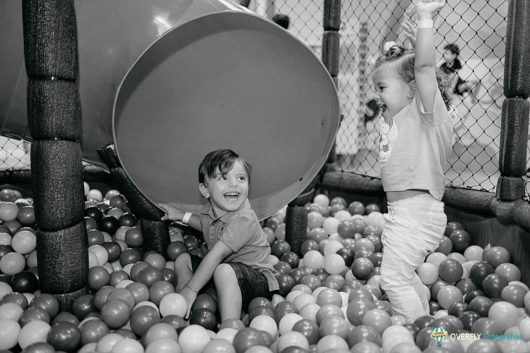 Fotógrafo de Festas Infantis no Rio de Janeiro

Se você está em busca de eternizar os momentos mágicos de aniversário no Rio de Janeiro, você está no lugar certo! Como fotógrafo especializado em festas infantis, minha missão é transformar cada instante em