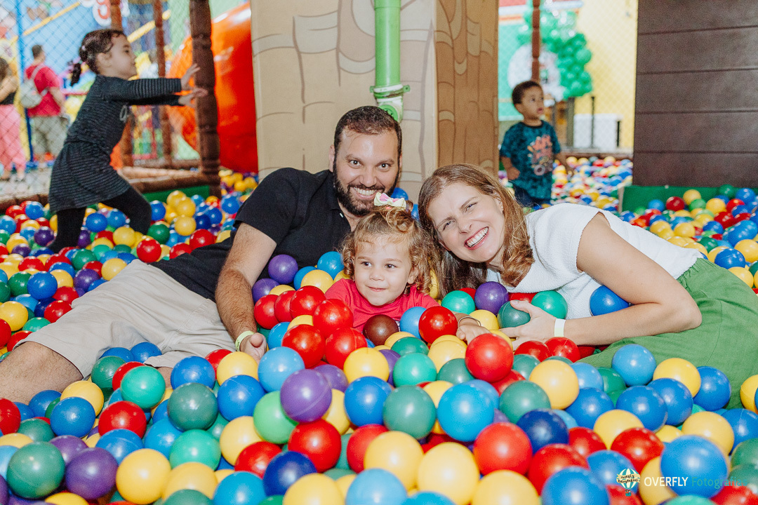 Fotógrafo de Festas Infantis no Rio de Janeiro

Se você está em busca de eternizar os momentos mágicos de aniversário no Rio de Janeiro, você está no lugar certo! Como fotógrafo especializado em festas infantis, minha missão é transformar cada instante em