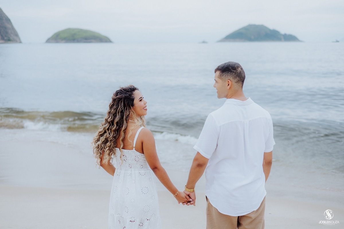 Ensaio de casal na praia de itaipu