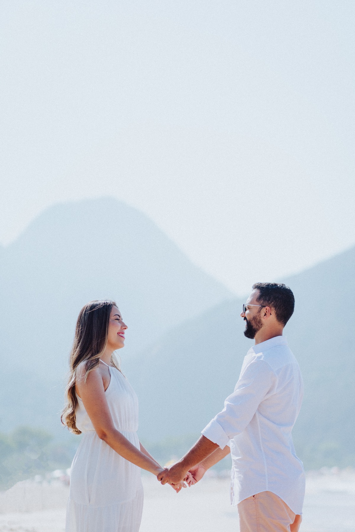 Ensaio de Pré Casamento na Praia de itacoatiara RJ